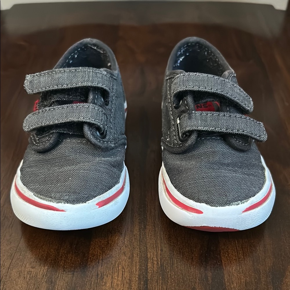 Vans Toddler Unisex Gray Canvas Shoes with Red Accents Size 6